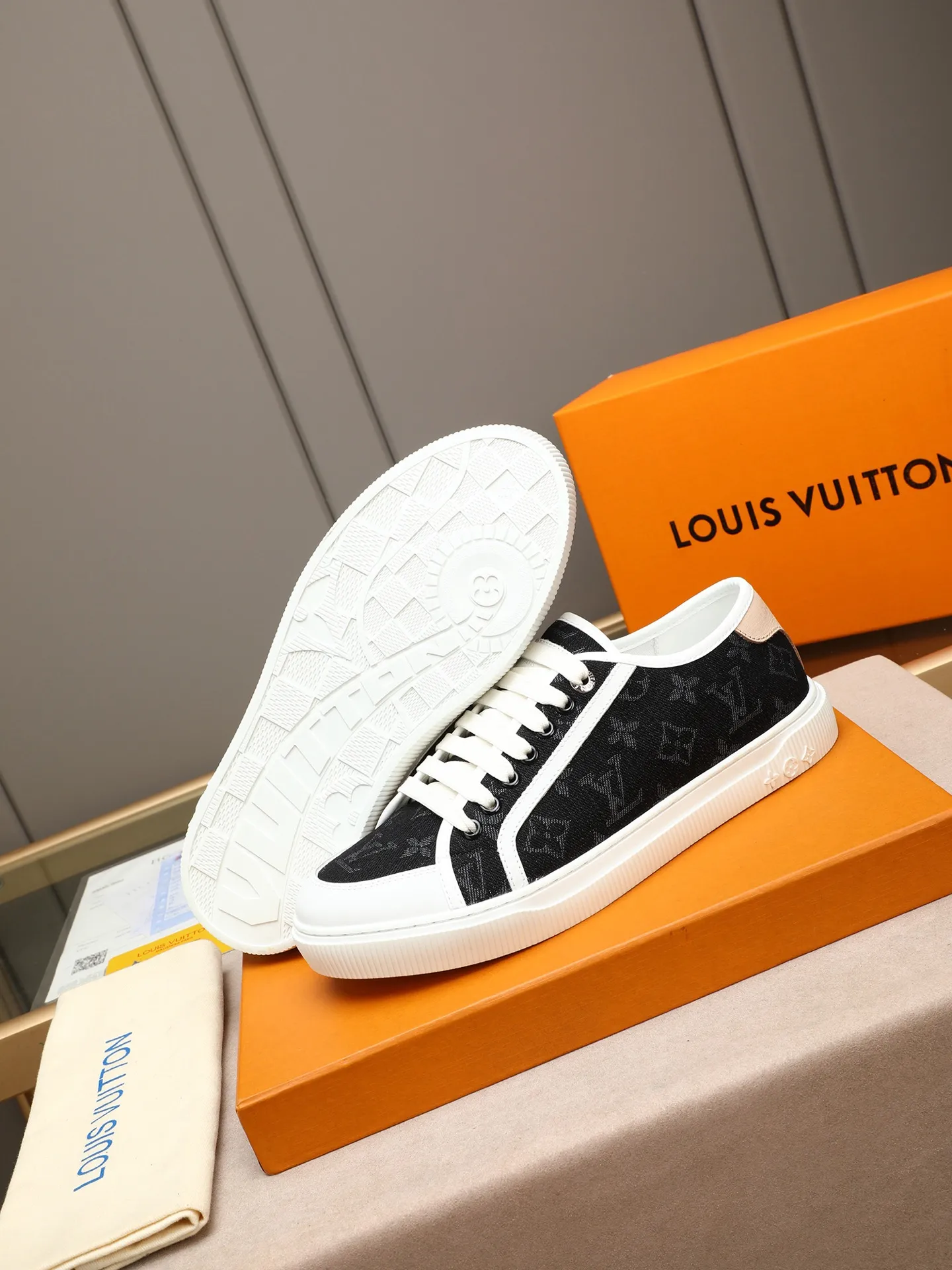 Men's Men's Shoes 💰440 𝐋𝐨𝐮𝐢𝐬 𝐕𝐮𝐢𝐭𝐭𝐨𝐧 𝟮𝟬𝟮𝟱/𝐬𝐬 Louis Vuitton's new spring and summer casual sports sneakers have a youthful atmosphere and are very youthful on the feet! Comfortable and light on the feet! The color is also very youthful! The upper is exclusively decorated with LV accessories! Make the whole shoe more flexible! The special electro-printed logo on the upper has a sense of design and is super recognizable! Beautiful and generous! ! It’s super easy to walk on! Specific denim surface material, sheepskin lining, original molded outsole Size: 38-44 (45 customized)